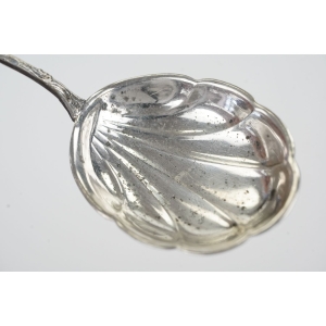 63707 ANTIKO PLATEROWANA SREBREM ŁYŻKA DO ŚMIETANKI Z RÓŻĄ MUSZLA (3).jpg