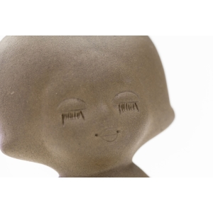 63925 ZSRRESTONIA LAINE SISA CERAMICZNA FIGURKA DZIEWCZYNKI Z LAT 6070-TYCH (4).jpg