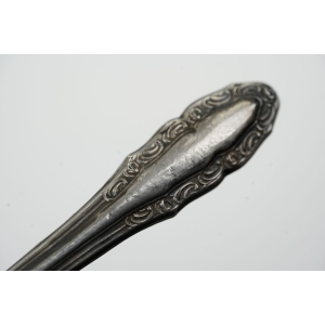 64128 ŚLICZNY NÓŻ DO MASŁA ZE SREBRNYM TRZONKIEM PRÓBY 800 (2).jpg