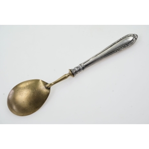 64132 ŚLICZNA ŁYŻKA ŚRODKA STOŁU DO ŚMIETANKI ZE SREBRNYM TRZONKIEM PRÓBY 800 (2).jpg