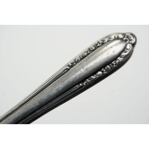 64132 ŚLICZNA ŁYŻKA ŚRODKA STOŁU DO ŚMIETANKI ZE SREBRNYM TRZONKIEM PRÓBY 800 (3).jpg