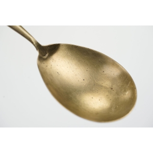 64132 ŚLICZNA ŁYŻKA ŚRODKA STOŁU DO ŚMIETANKI ZE SREBRNYM TRZONKIEM PRÓBY 800 (4).jpg