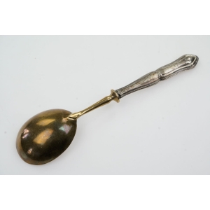 64133 ŚLICZNA ŁYŻKA ŚRODKA STOŁU SERWINGOWA ZE SREBRNYM TRZONKIEM PRÓBY 800 (2).jpg