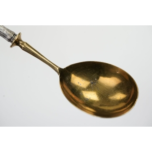 64133 ŚLICZNA ŁYŻKA ŚRODKA STOŁU SERWINGOWA ZE SREBRNYM TRZONKIEM PRÓBY 800 (3).jpg