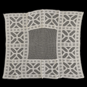 SZYDEŁKO ŚLICZNY BIAŁY OBRUS GEOMETRYCZNY WZÓR 107 X 87 cm