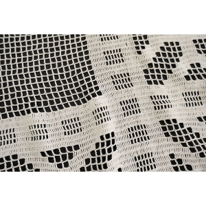 64203 SZYDEŁKO ŚLICZNY BIAŁY OBRUS GEOMETRYCZNY WZÓR 107 X 87 cm (2).jpg