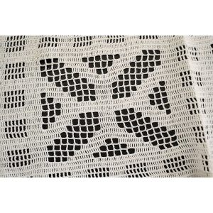 64203 SZYDEŁKO ŚLICZNY BIAŁY OBRUS GEOMETRYCZNY WZÓR 107 X 87 cm (3).jpg