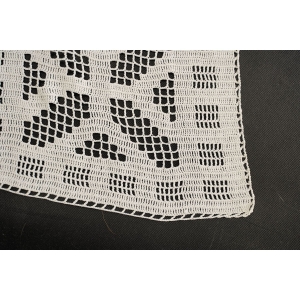 64203 SZYDEŁKO ŚLICZNY BIAŁY OBRUS GEOMETRYCZNY WZÓR 107 X 87 cm (5).jpg