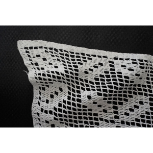 64567 SZYDEŁKO FIRANECZKA OBRUS RYTMICZNY WZÓR KOKARDKI W BIELI 120 X 86 CM (4).jpg