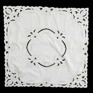 64571 PŁÓTNO AŻUROWY KREMOWY OBRUS Z AŻURKAMI KWIATY 86 X 80 CM (1).jpg