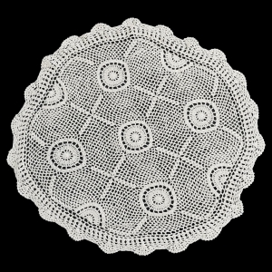 64575 SZYDEŁKO SERWETA OBRUSIK W ROZETY ŚR. 70 CM (1).jpg