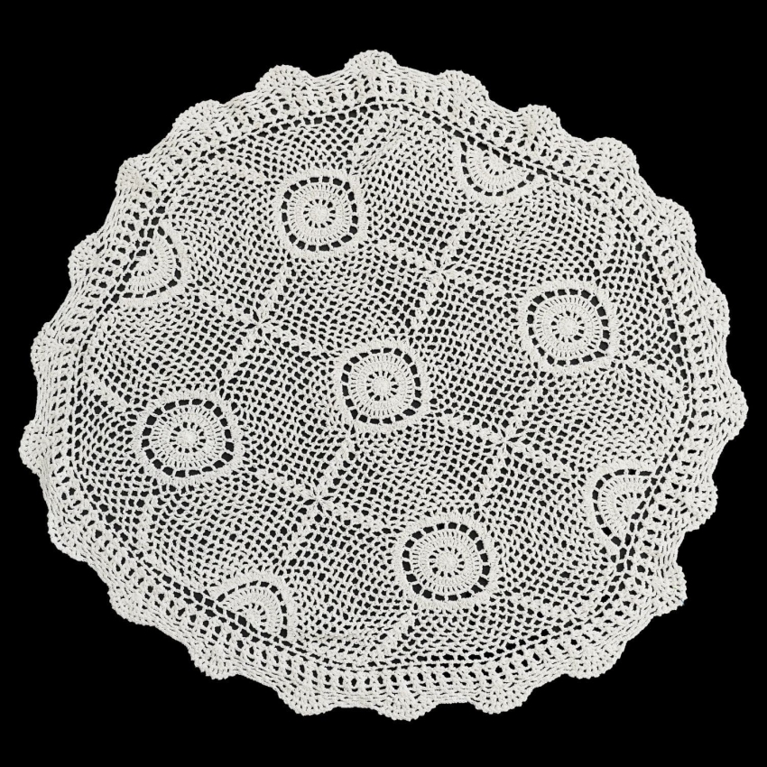 64575 SZYDEŁKO SERWETA OBRUSIK W ROZETY ŚR. 70 CM (1).jpg