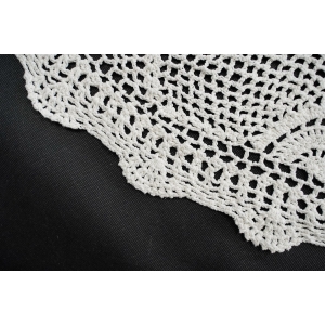 64575 SZYDEŁKO SERWETA OBRUSIK W ROZETY ŚR. 70 CM (4).jpg