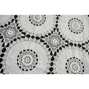 64576 SZYDEŁKO I PŁÓCIENNE WSTAWKI STARY OBRUS 84 X 80 CM (2).jpg