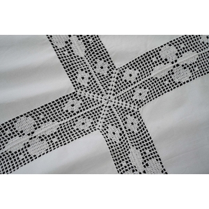 64581 PŁÓTNO I SZYDEŁKOWE KORONKI OBRUS W BIELI 160 X 115CM (2).jpg