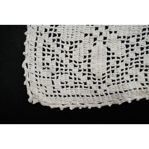 64863 SZYDEŁKO ŚLICZNY OBRUS W KWIATY W BIELI 80 X 78 CM (4).jpg