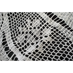 64871 SZYDEŁKO OBRUS W DUŻY WZÓR W BIELI 155 X 100 CM (3).jpg