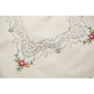 65382 CUDOWNY ROMANTYCZNY KREMOWY OBRUS HAFT KRZYŻYKOWY 81 X 80 CM (2).jpg