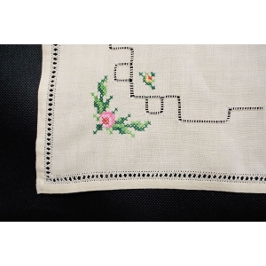 65382 CUDOWNY ROMANTYCZNY KREMOWY OBRUS HAFT KRZYŻYKOWY 81 X 80 CM (4).jpg