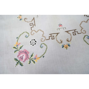 65388 ŚLICZNY ROMANTYCZNY BIAŁY OBRUS HAFT KRZYŻYKOWY I KORONKOWE WSTAWKI 86 X 85 CM (2).jpg