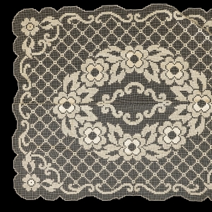 KOŁEK ŚLICZNY ZŁOCISTY STAREŃKI OBRUS RÓŻE 155 X 127 CM