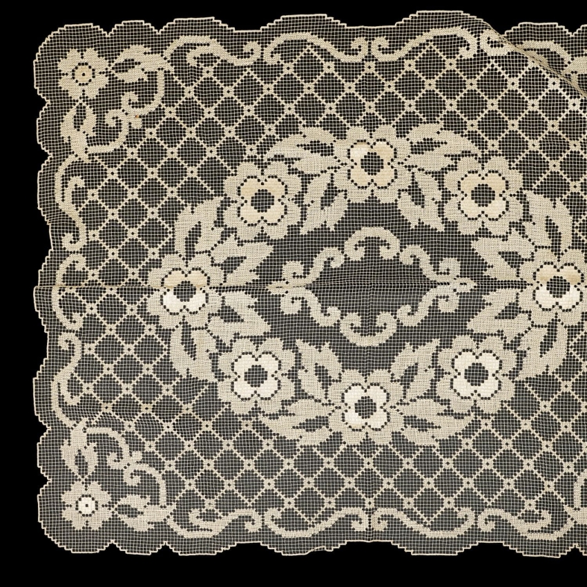 65390 KOŁEK ŚLICZNY ZŁOCISTY STAREŃKI OBRUS RÓŻE 155 X 127 CM (1).jpg