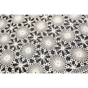 65407 SZYDEŁKO ŚLICZNY MOCNO AŻUROWY OBRUS W ROZETY W KREMIE 87 X 87 CM (2).jpg