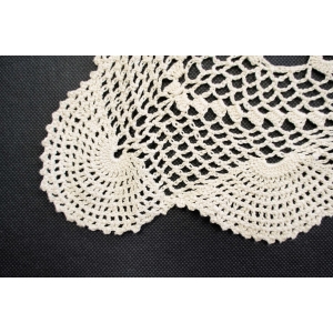 65407 SZYDEŁKO ŚLICZNY MOCNO AŻUROWY OBRUS W ROZETY W KREMIE 87 X 87 CM (4).jpg