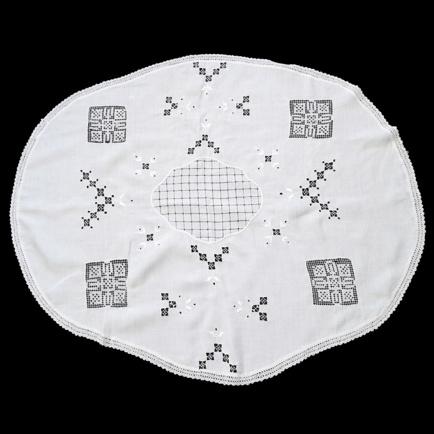 65408 PŁÓCIENNY STARY OBRUS KOŁKOWE WSTAWKI KORONKA SZYDEŁKOWA I HAFTY 120 X 100 CM (1).jpg