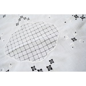 65408 PŁÓCIENNY STARY OBRUS KOŁKOWE WSTAWKI KORONKA SZYDEŁKOWA I HAFTY 120 X 100 CM (3).jpg