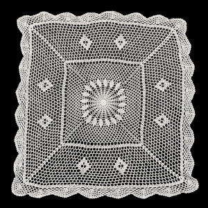 SZYDEŁKO TRADYCYJNY PROSTY OBRUS 84 X 81 CM