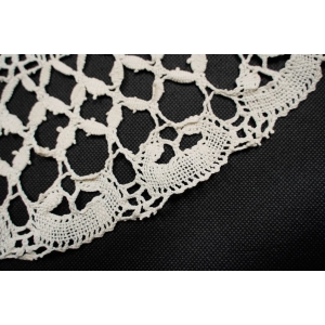 65915 KLOCKOWY KREMOWY OBRUS STARUSZEK ŚR. 63 CM (4).jpg