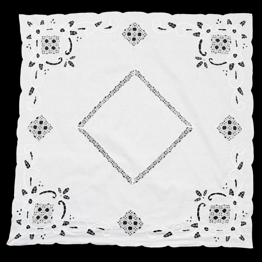 65919 PŁÓTNO HAFT SZNURECZKOWY AŻURY I KWIATY BIAŁY OBRUS 82 x 81 CM (1).jpg