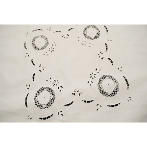 66237 PŁÓTNO OBRUS AŻURKI I SZYDEŁKOWE WSTAWKI BIAŁY 85 X 80,5 CM (2).jpg