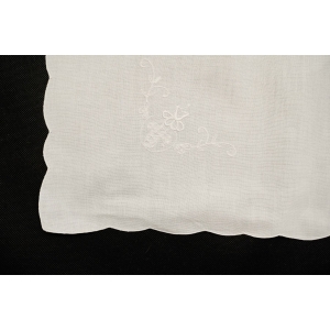 66238 PŁÓTNO OBRUS BIAŁY HAFT W KWIATY 79,5 X 75 CM (3).jpg