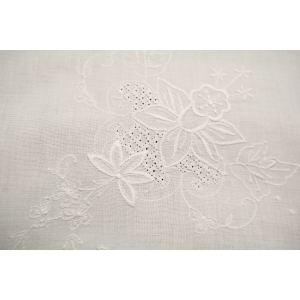66238 PŁÓTNO OBRUS BIAŁY HAFT W KWIATY 79,5 X 75 CM (4).jpg