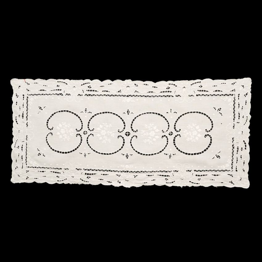 66239 PŁÓTNO BIEŻNIK SERWETA BIAŁY HAFT W KWIATY I AŻURY 85 X 38 CM (1).jpg