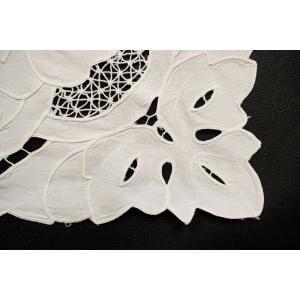66240 PŁÓTNO HAFT SZNURECZKOWY AŻURY I KWIATY BIAŁY OBRUS 81 x 80 CM (3).jpg