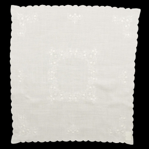 66241 LEN OBRUS BIAŁY HAFT W KWIATUSZKI 89 X 80 CM (1).jpg