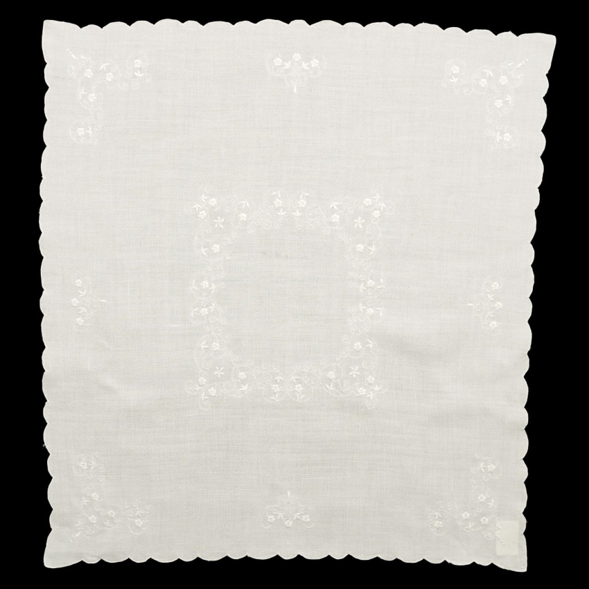 66241 LEN OBRUS BIAŁY HAFT W KWIATUSZKI 89 X 80 CM (1).jpg