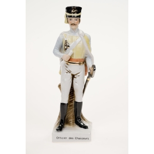 57439 CAPODIMONTE DUŻA FIGURA NAPOLEOŃSKIEGO ŻOŁNIERZA OFFICIER DES CHASSEURS (2).JPG