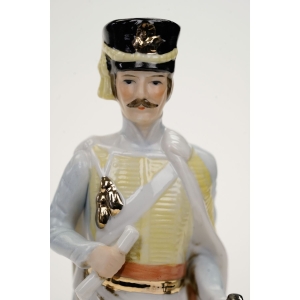 57439 CAPODIMONTE DUŻA FIGURA NAPOLEOŃSKIEGO ŻOŁNIERZA OFFICIER DES CHASSEURS (4).JPG