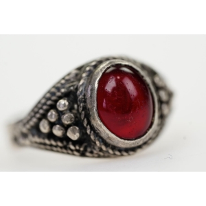 66266 SREBRO 800 ART-DECO PIERŚCIEŃ Z RUBINOWYM OCZKIEM GRANAT R. 19 WAGA 3,8 G (2).JPG
