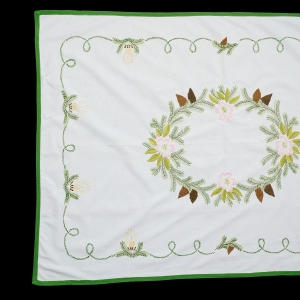 66360 BOŻE NARODZENIE DELIKATNY OBRUS PIĘKNY RĘCZNY HAFT 136 X 97 CM (1).jpg