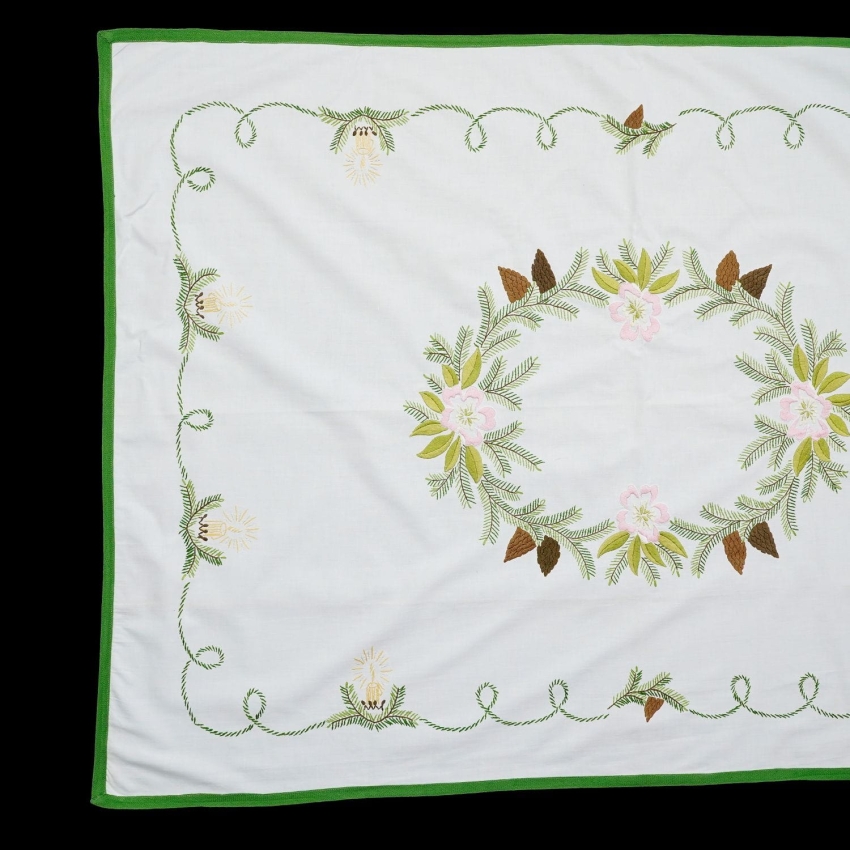 66360 BOŻE NARODZENIE DELIKATNY OBRUS PIĘKNY RĘCZNY HAFT 136 X 97 CM (1).jpg