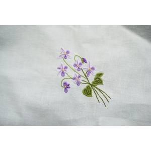 66576 PŁÓTNO KORONKA I HAFTOWANE FIOŁKI OBRUS 82 X 79 CM (2).JPG