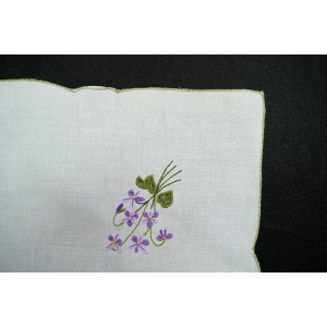 66576 PŁÓTNO KORONKA I HAFTOWANE FIOŁKI OBRUS 82 X 79 CM (4).JPG