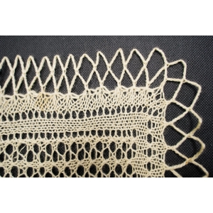 66581 SERWETA NA KOMODĘ BIEŻNIK W ODCIENIU BEŻU ROBIONY NA DRUTACH 90 X 48 CM (5).JPG