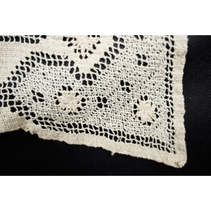 66722 FILET KREMOWY KORONKOWY OBRUS SERWETA ŚRODKA STOŁU 68 X 67 CM (4).JPG