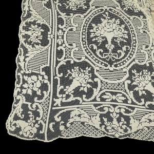 66730 WANILIOWY KOŁEK STARA FIRANKA KAPA OBRUS KOSZE KWIATÓW 210 X 190 CM (1).jpg